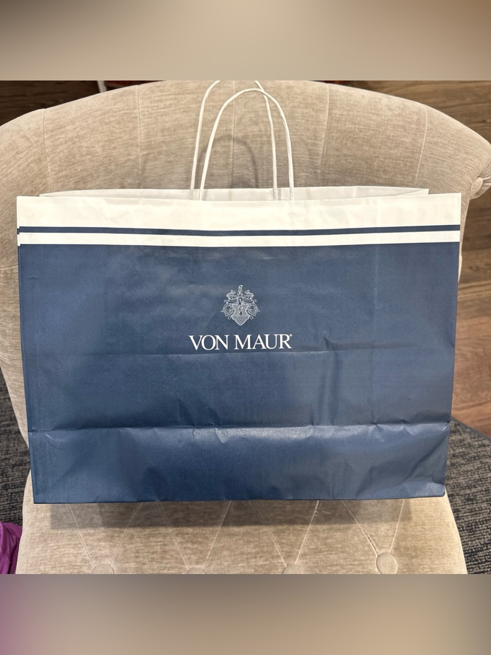 Von Maur Navy White Medium Empty Paper Bag 15.5x11.5x6” Paper Handles